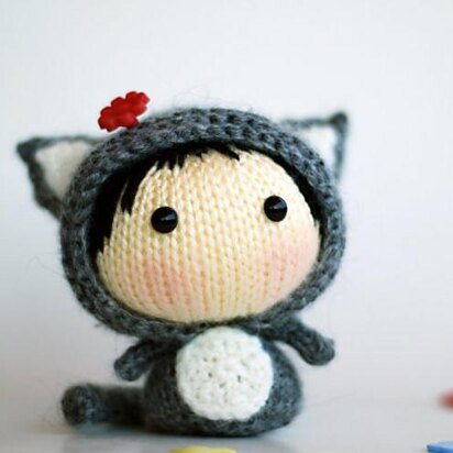 Gray Girl-Cat ( knitted round ). Toy from the Tanoshi series.