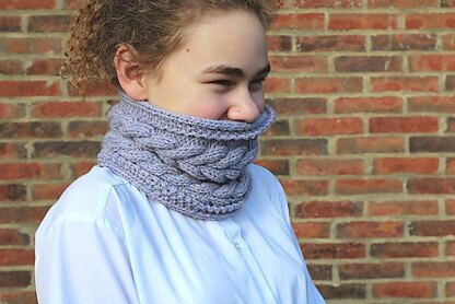 Corn Rows Cabled Cowl