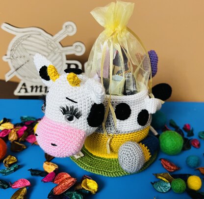 Amigurumi joyful cow