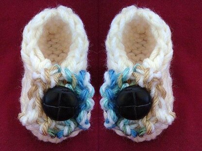 670 BEGINNER HAT AND BOOTIES, INFANT BABY