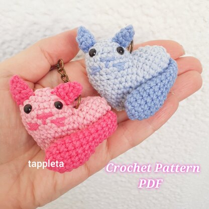 Heart cat keychain crochet pattern