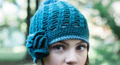 Trefoil Hat & Wristwarmers in Juniper Moon Farm Dromedary - J55-01 - Downloadable PDF