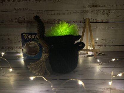 Light-up Witches Cauldron & Broomstick Chocolate Orange Cover Knitting Pattern