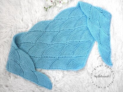 AQUA knit-look triangular shawl