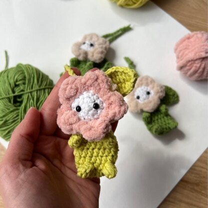 Cute baby flower keychain pattern  no sew English pdf pattern