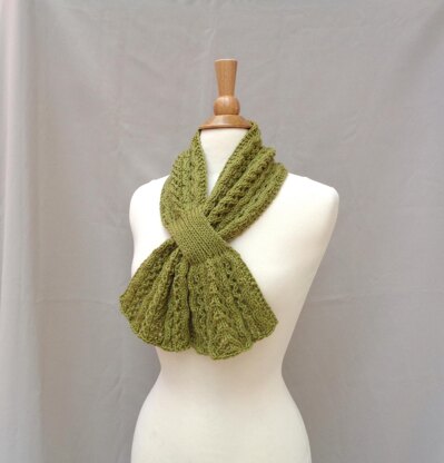 Peridot Keyhole Scarf