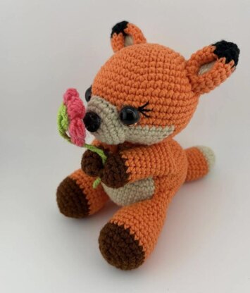 Aurora Fox - Amigurumi Fox Pattern Available in English and Portuguese