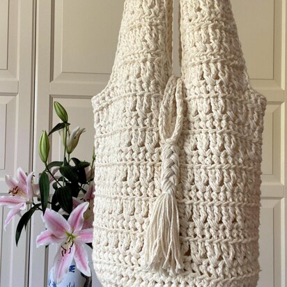 Crochet Bag Pattern: Makes-Me-Treble Tote Bag