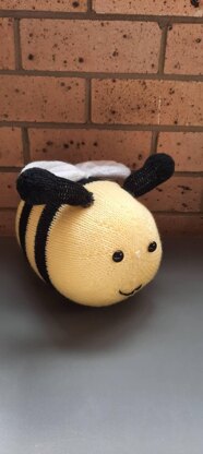 Bonnie the Bumble Bee Knitting Pattern