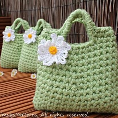 Girls daisy purse