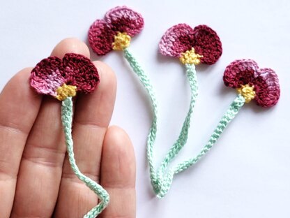 Crochet burgundy flower pattern