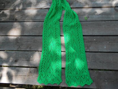 Lacy Apple Leaf Scarf