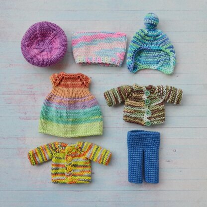 Knitted clothes for doll