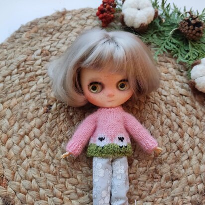 Tiny sheep sweater for middie blythe