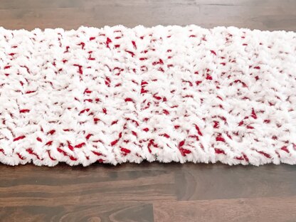Peppermint Swirl Table Runner