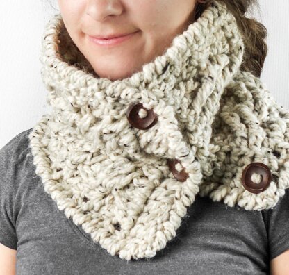 026-Buttonned chunky cowl