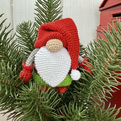 .Keychain Boy and Girl Gnomes