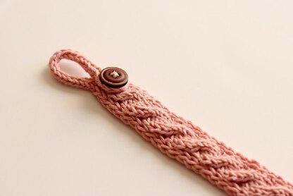 Cabled Pacifier Clip