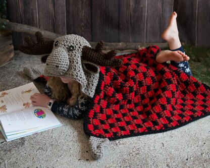 Hooded Woodland Moose Blanket