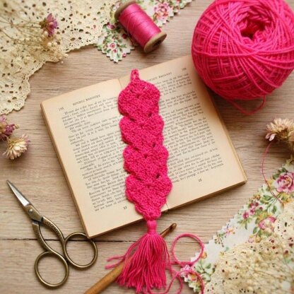 Crochet Heart Bookmark Pdf + Video Tutorials