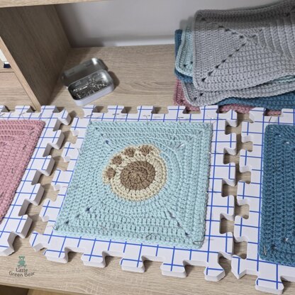 Puppy Pawprint Blanket - US Terminology