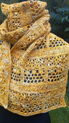 Fractured Bee Line Scarf