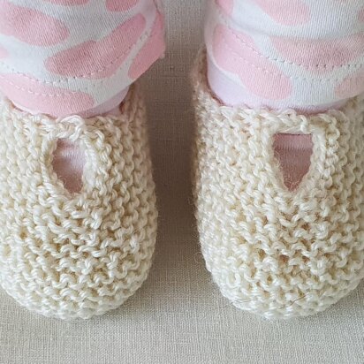 Anita - 8ply baby shoes or slippers