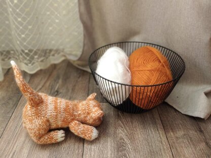 Kitty knitting pattern. Cute cat pattern.