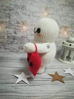 Toy knitting pattern Valentine's Day Baymax and the heart Valentine's