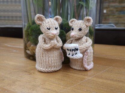 Church Mouse Shelf Sitter
