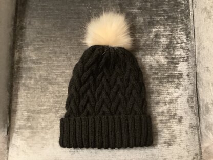 Nysa Bobble Hat