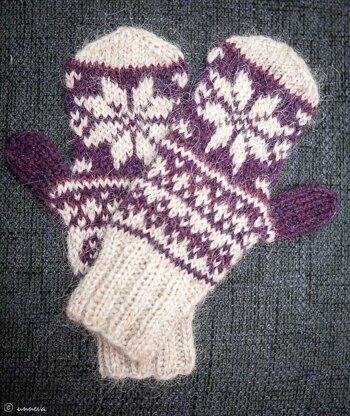 Snowflake fingerless mittens