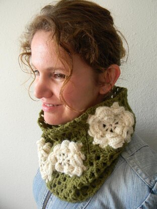 Irish Rose Cowl