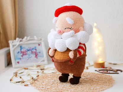 Santa Clause (Le Pere Noel) crochet pattern for chunky yarn