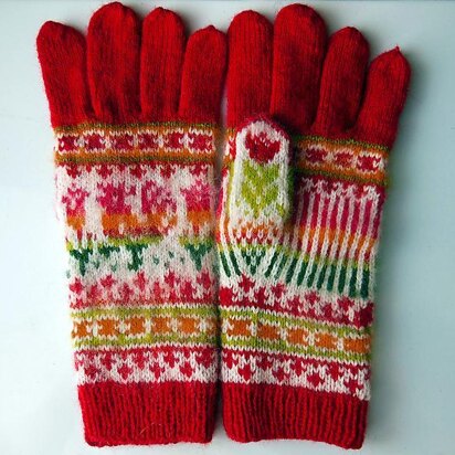 Rooster Gloves - knitting pattern