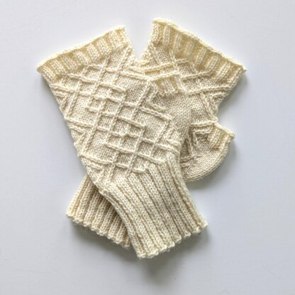 Finely Knit Argyle Mitts