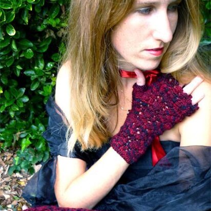 Jardin Sauvage Vampire Mitts - knitting pattern