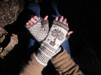 Topiary Fingerless Mitts - Natural