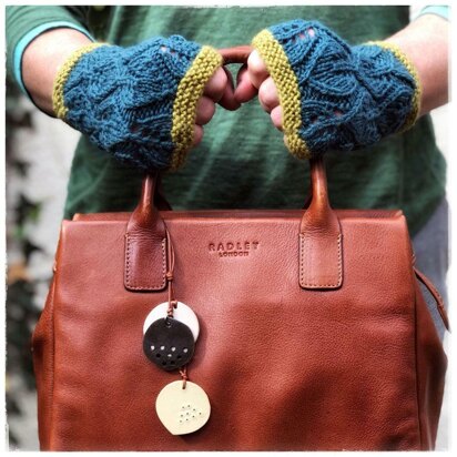 Leaf Mitts - knitting pattern