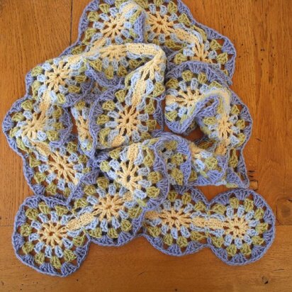 June crochet scarf (continuous granny circles)