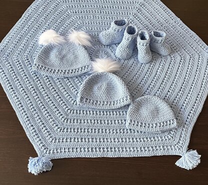 Pegasus Baby Girl & Boy Bootie and Hat Set N 625