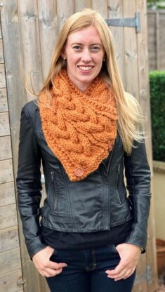 Eirene Neck Warmer / Triangular Cowl in Lion Brand Wool Ease Thick and Quick