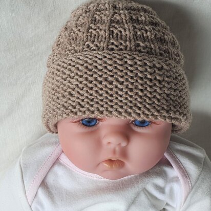 Olly - Baby’s 8ply texture stitch beanie with garter brim