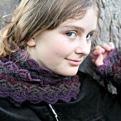 Roughcut Diamonds Cowl and Wrist Warmers