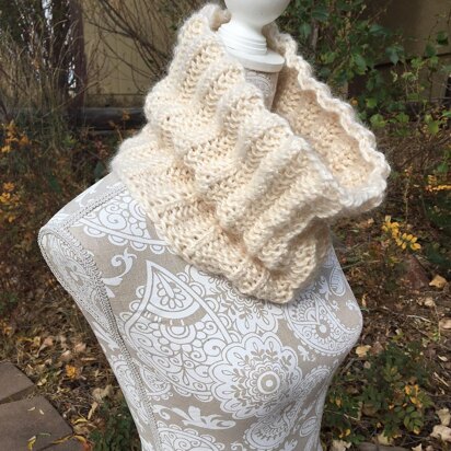 Alpaca Cowl - a loom knit pattern