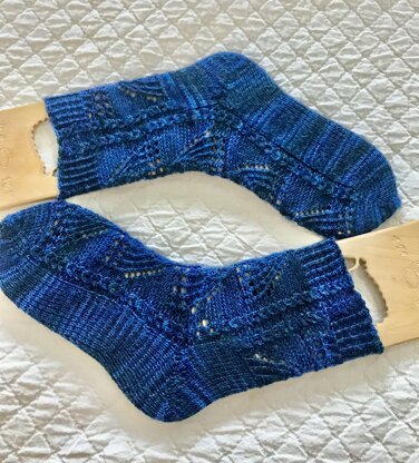 Swaying Fan Lace Stitch Socks - A recipe for making your basic sock into something special!