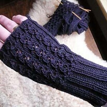 Cloverleaf Lace Mitts