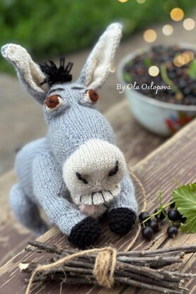 Donkey knitting pattern. Knitted donkey friend Shrek
