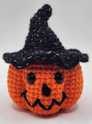 Pumpkin Witch Amigurumi