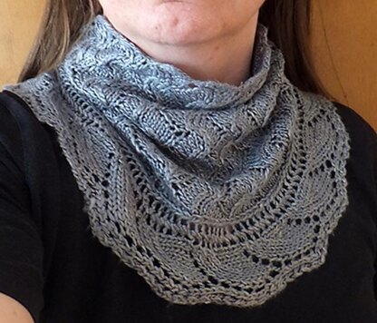 Mistarille cowl and cuffs